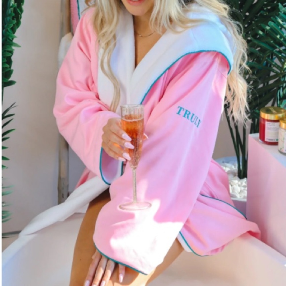 Truly Beauty Luxury Robe - Picture 3 of 8